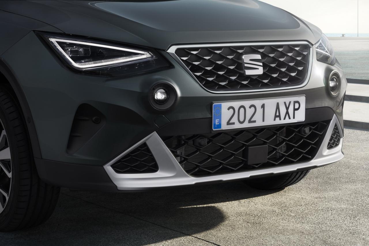2021-SEAT-Arona-Xperience-Dark-9.jpg