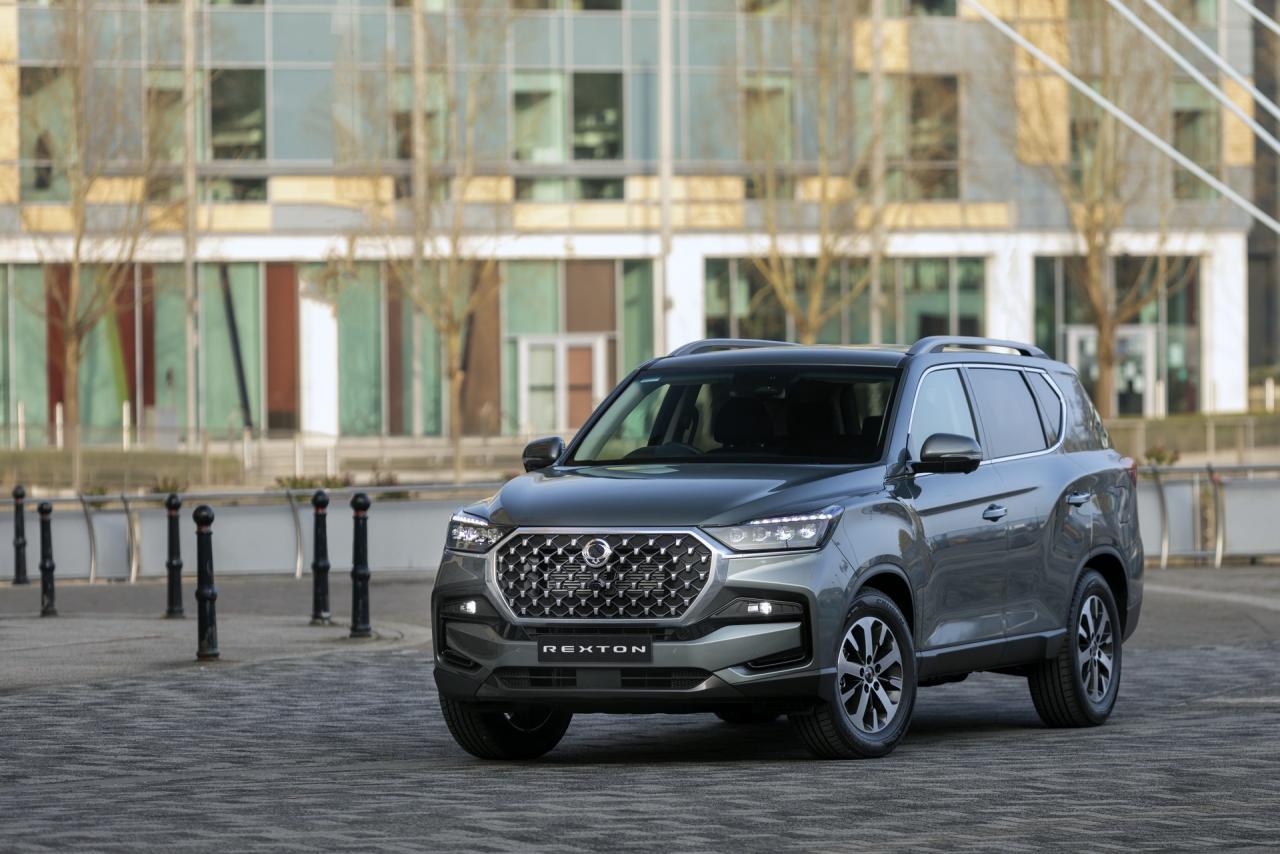 2021-SsangYong-Rexton-03.jpg
