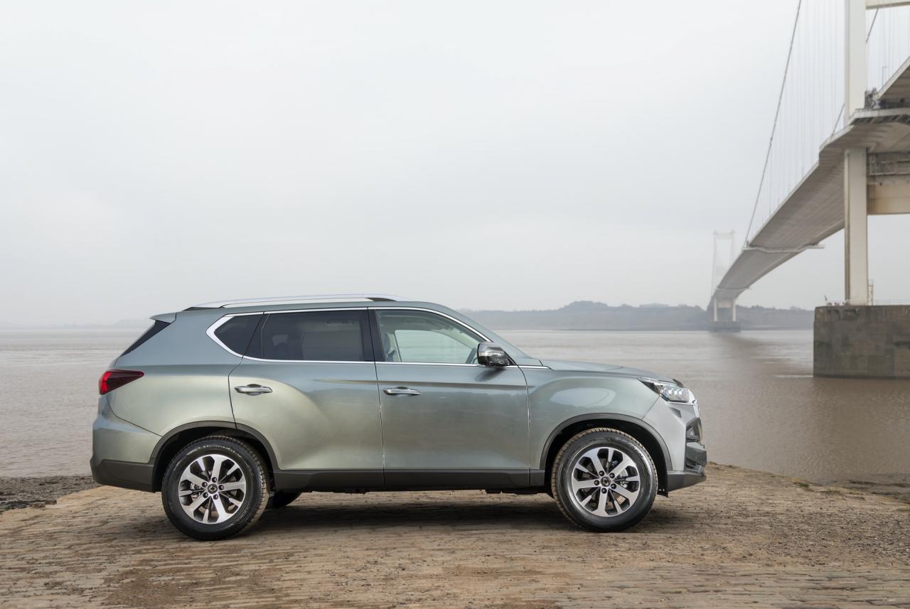 2021-SsangYong-Rexton-09.jpg