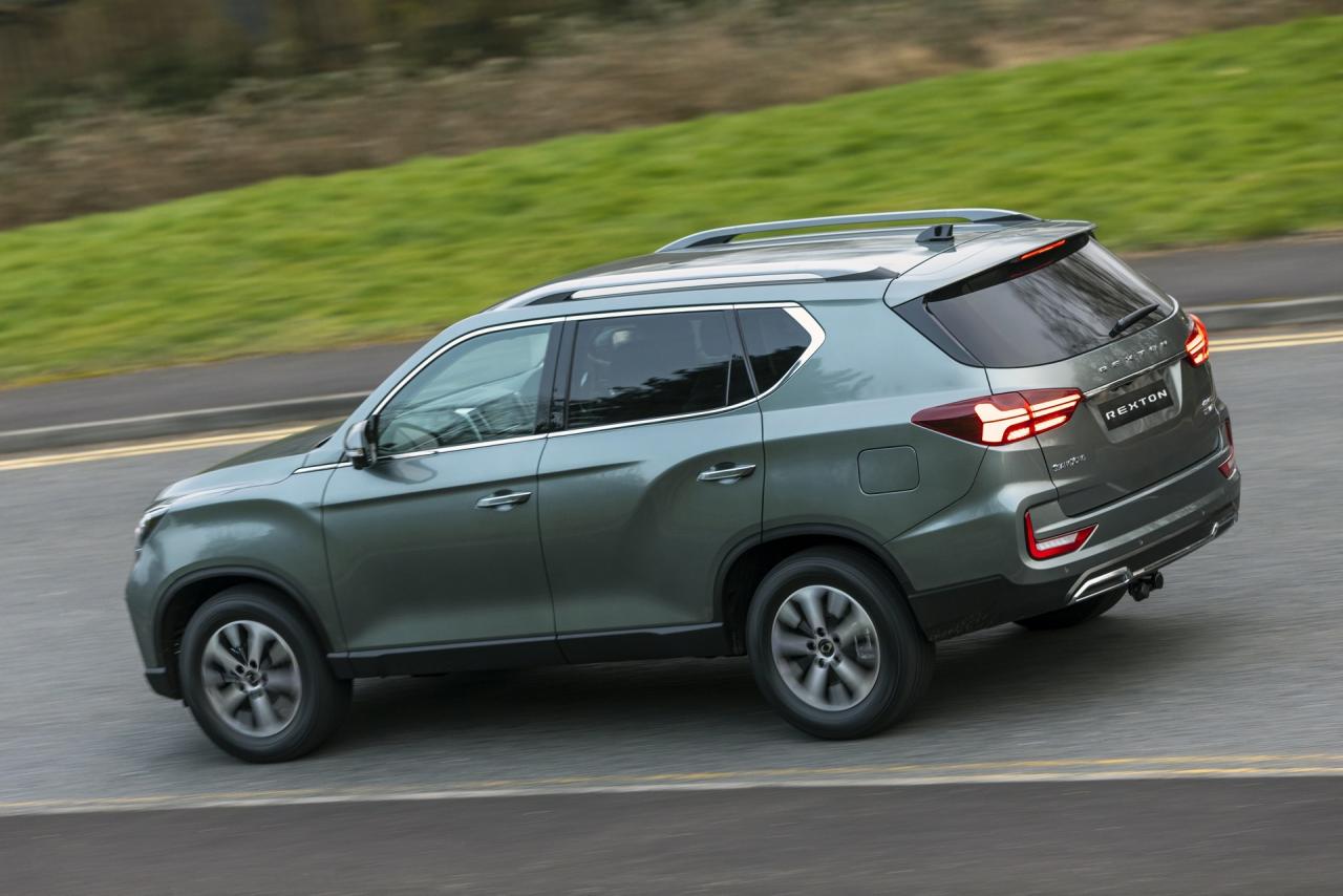 2021-SsangYong-Rexton-18.jpg
