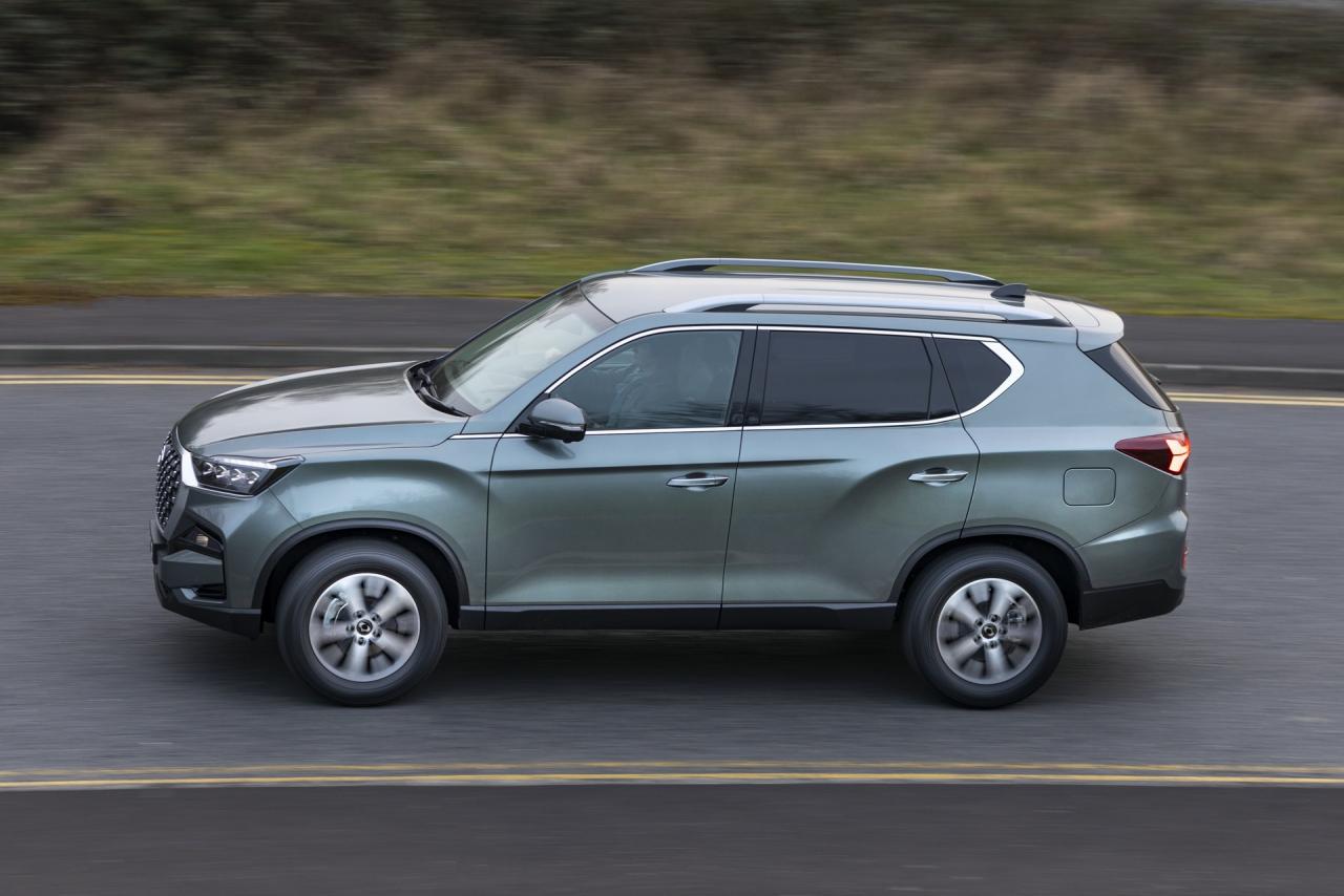 2021-SsangYong-Rexton-19.jpg