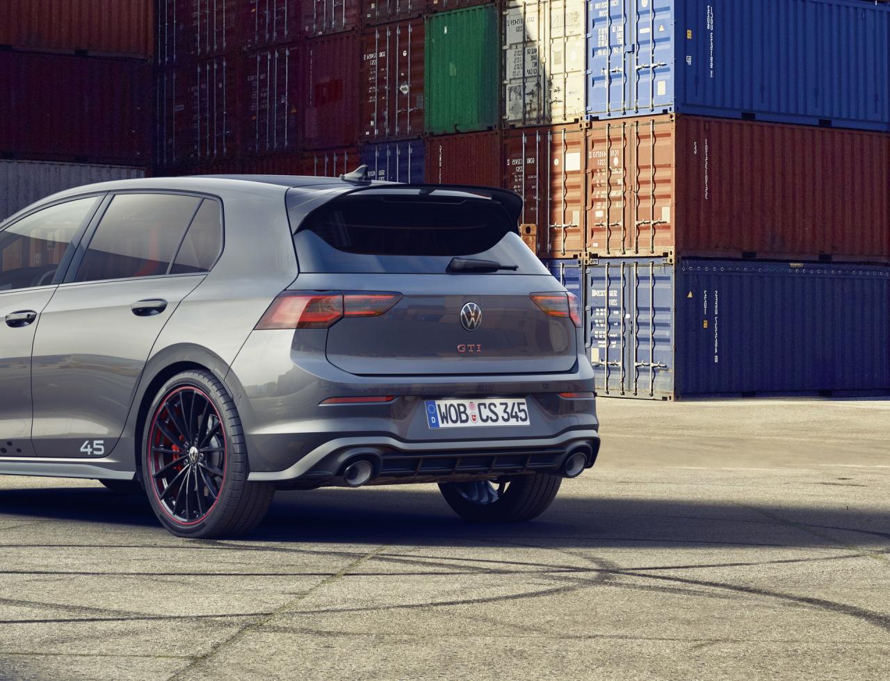 2021-VW-Golf-GTI-Clubsport-45-03.jpg
