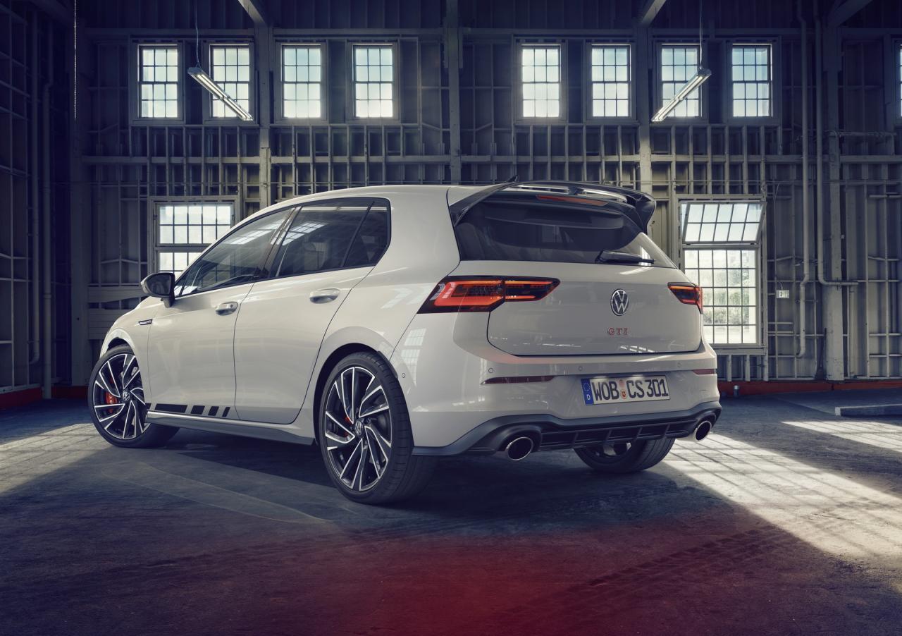 2021-vw-golf-gti-clubsport-2.jpg