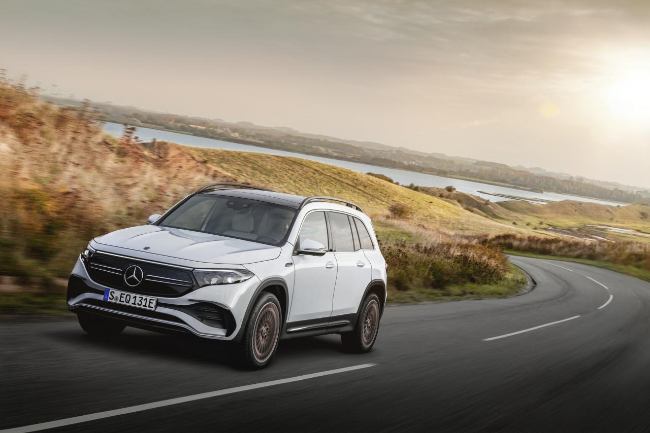 2022-Mercedes-EQB-26.jpg