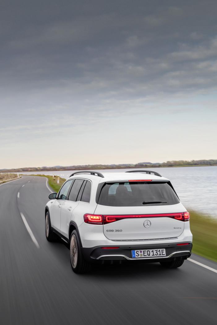 2022-Mercedes-EQB-30.jpg