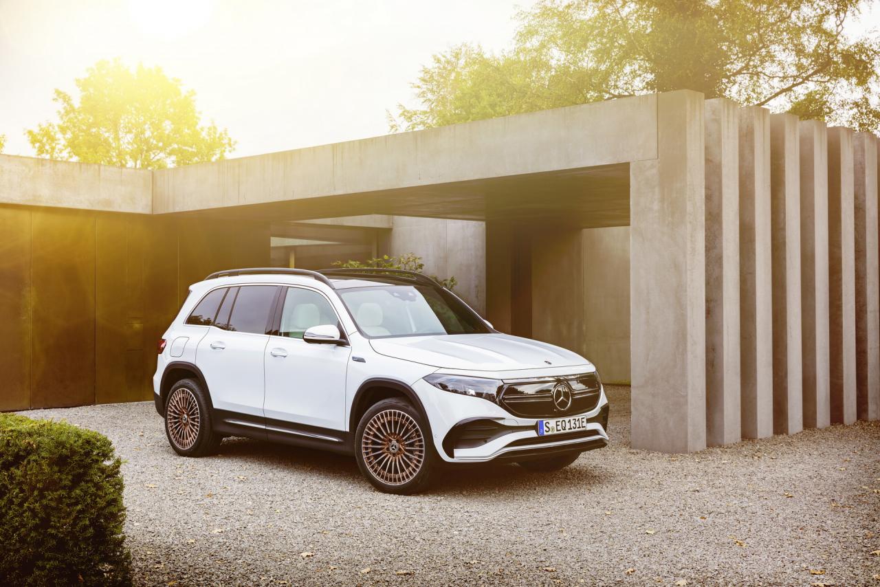 2022-Mercedes-EQB-31.jpg