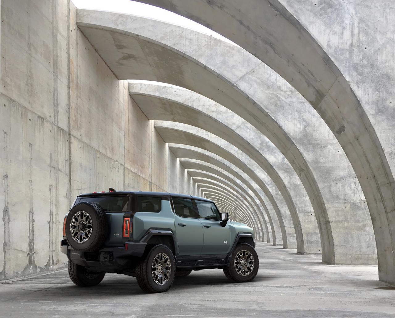 2024-GMC-Hummer-EV-SUV-1-1.jpg