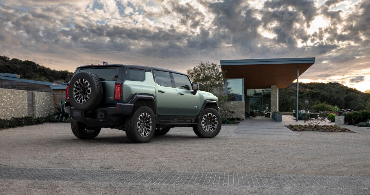 2024-GMC-Hummer-EV-SUV-17.jpg