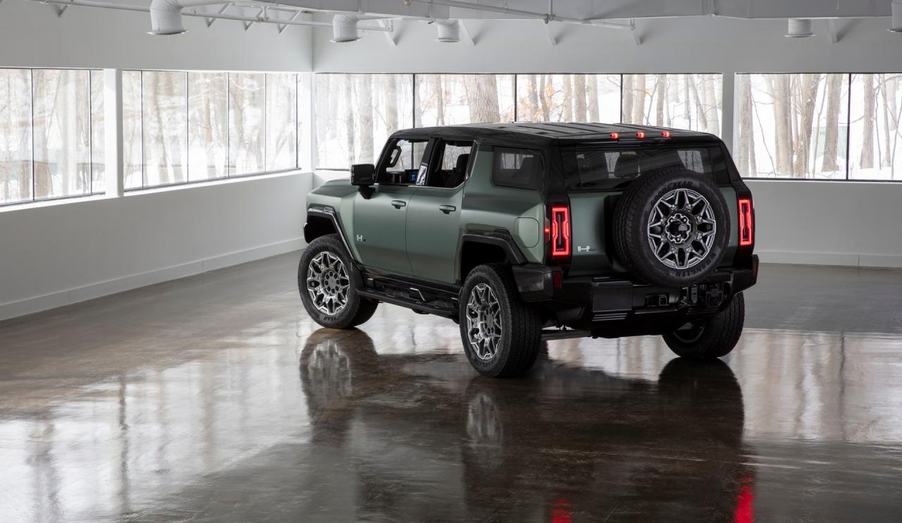 2024-GMC-Hummer-EV-SUV-22.jpg