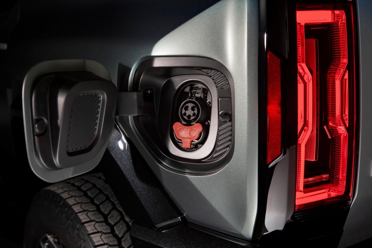 2024-GMC-Hummer-EV-SUV-26.jpg