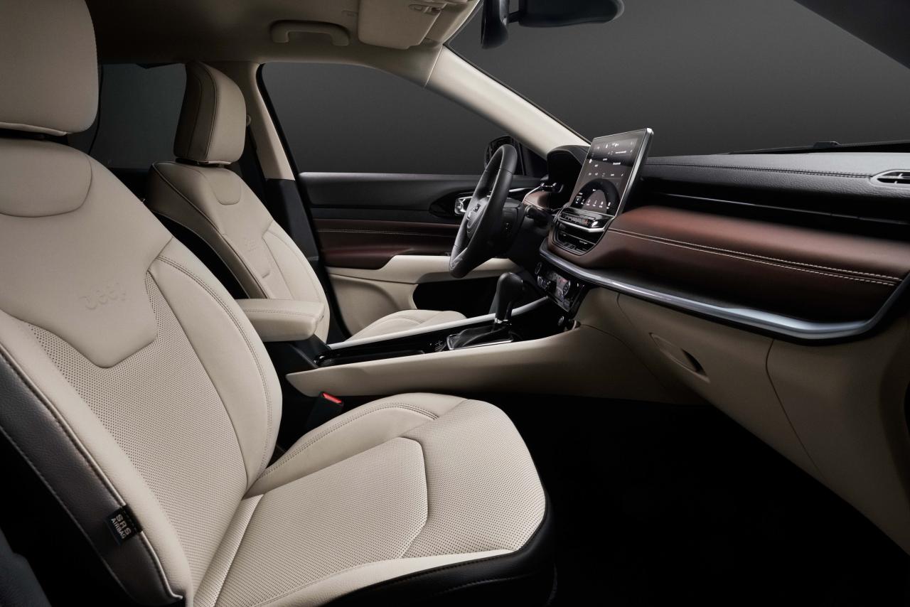 520232361_5_NewJeepCompass_Limitedinterior.thumb.jpg.79eec36693442d462dcdaa03ad18cdae.jpg