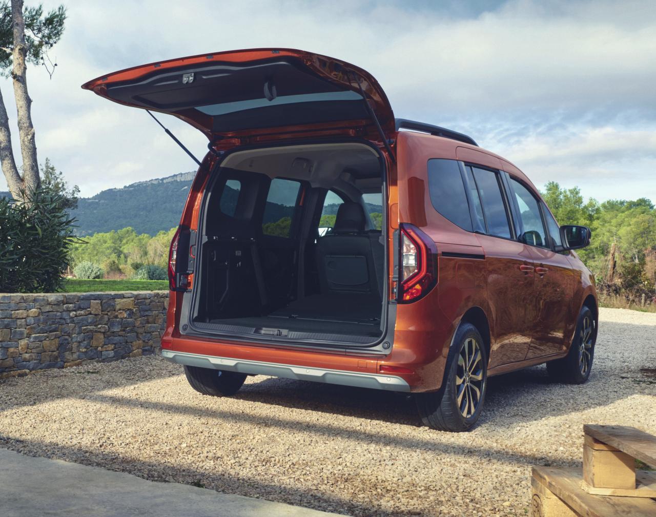 2021 - New Renault Kangoo - On location (4).jpg