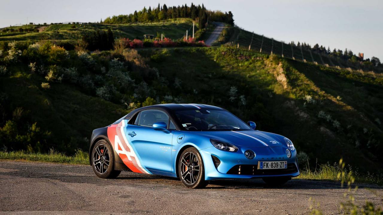 Alpine-A110S-F1-2.thumb.jpg.60d898aa2cb2ac739f3a5c9ef29554f1.jpg