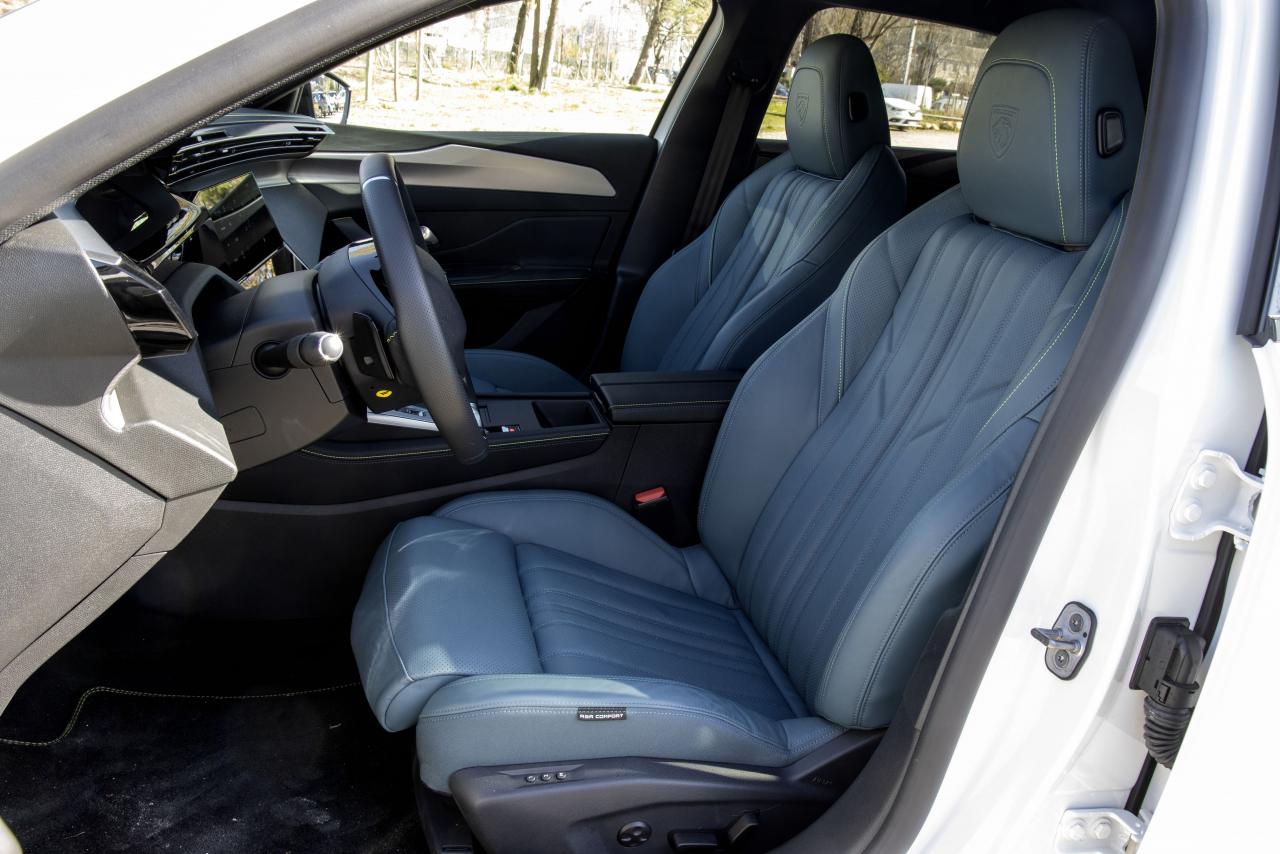 S0-comparatif-video-nouvelle-peugeot-308-vs-audi-a3-sportback-une-lionne-ambitieuse-669252.thumb.jpg.d48d28c00cda1f42a9a734daf4392b5f.jpg