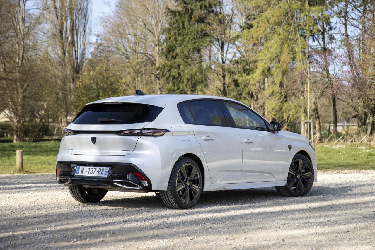 S0-comparatif-video-nouvelle-peugeot-308-vs-audi-a3-sportback-une-lionne-ambitieuse-669261.thumb.jpg.785abbdae5367ddb9e93508c43fa11c5.jpg