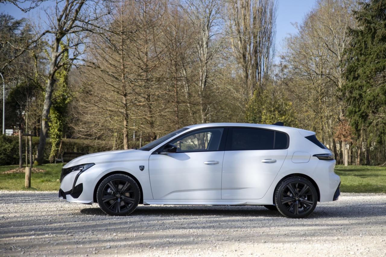 S0-comparatif-video-nouvelle-peugeot-308-vs-audi-a3-sportback-une-lionne-ambitieuse-669263.thumb.jpg.2b45b8e70ce596e6302d09446e87c1ac.jpg