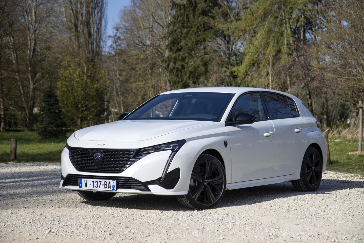S0-comparatif-video-nouvelle-peugeot-308-vs-audi-a3-sportback-une-lionne-ambitieuse-669265.thumb.jpg.14806ad70f9b9718355d0e548c061103.jpg
