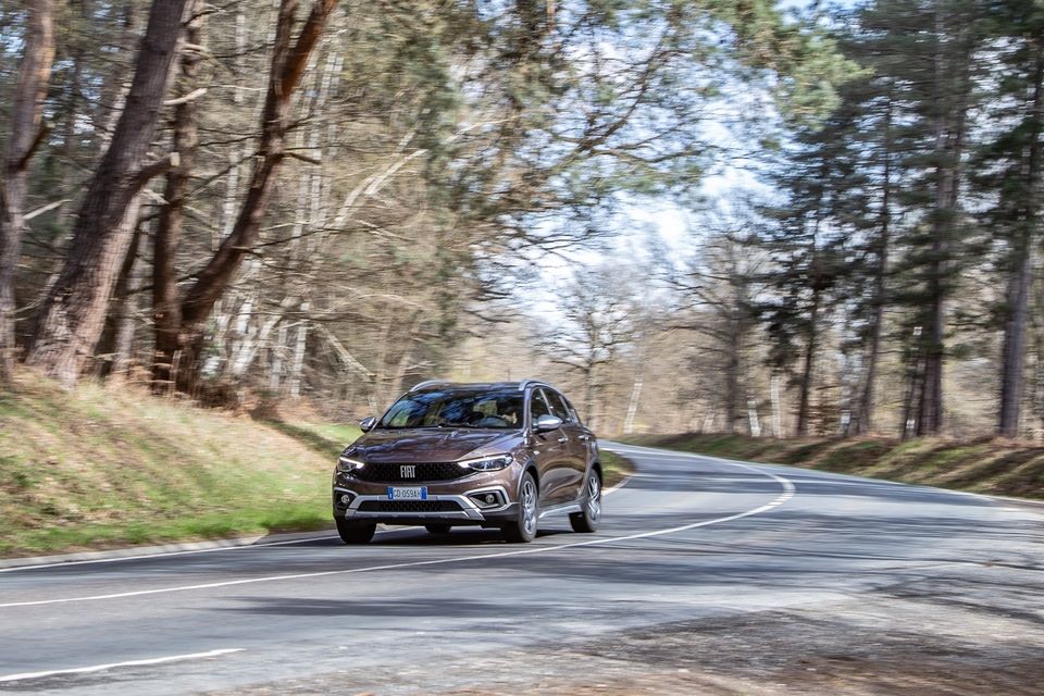 S8-essai-video-fiat-tipo-cross-669340.jpg.f05c3a8a403f222539e8541f4a605274.jpg