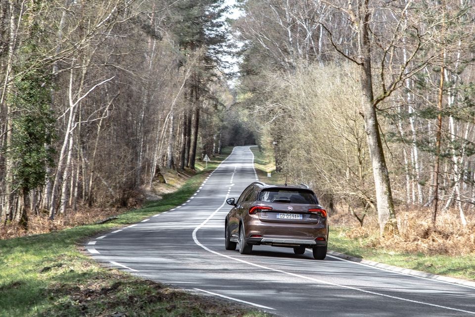 S8-essai-video-fiat-tipo-cross-669342.jpg.b74d8f2b7c508a1a9184a65ae663347a.jpg