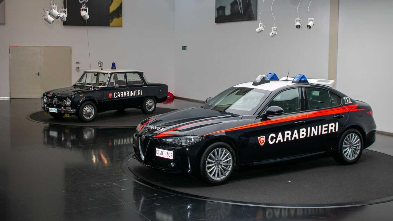 1094392330_alfa-romeo-giulia-per-l-arma-dei-carabinieri(5).thumb.jpg.4e2c0a112bdbbce7314a3254bc6fec94.jpg