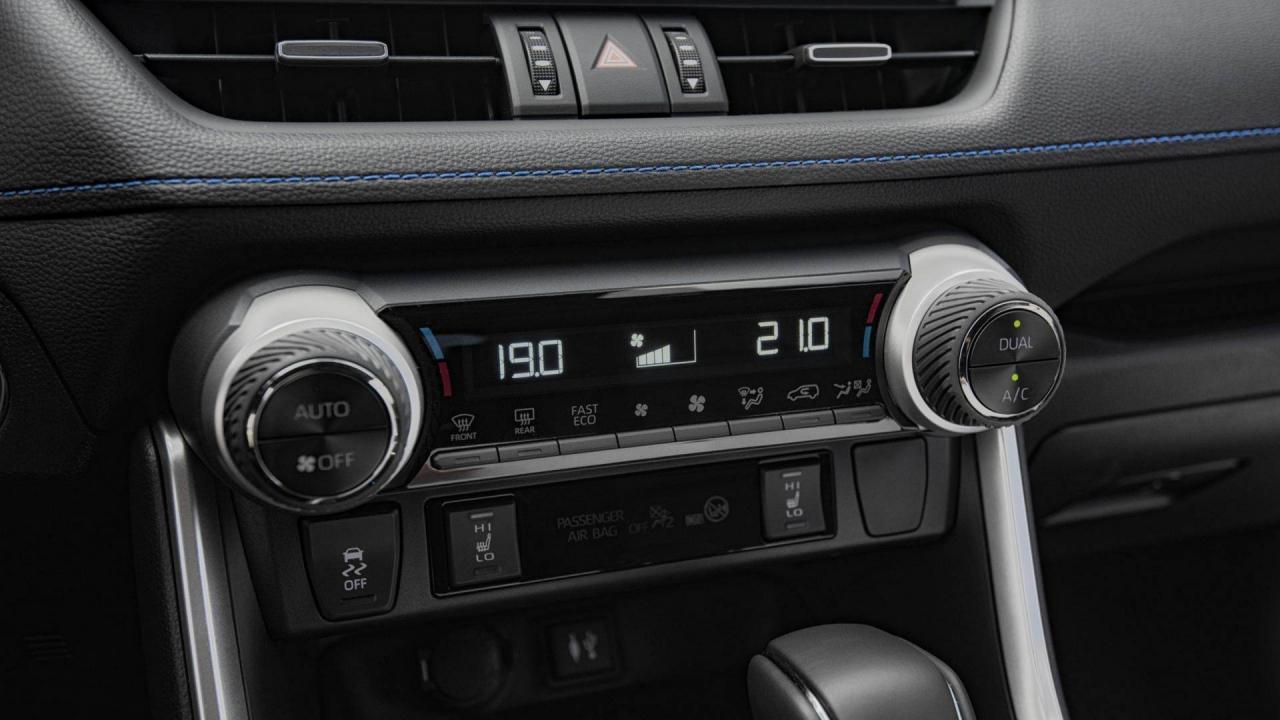 toyota rav4 2019 interni autopareri forum auto (9).jpg