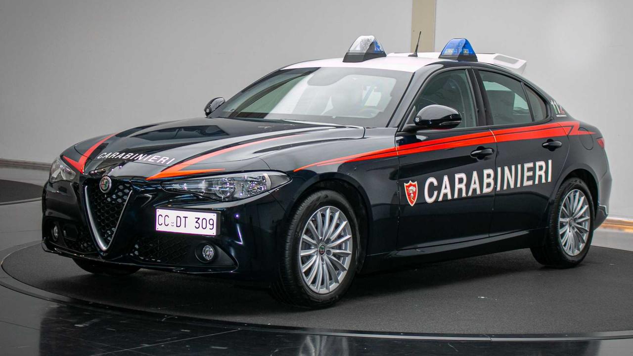 1241702109_alfa-romeo-giulia-per-l-arma-dei-carabinieri(6).thumb.jpg.b2cc907cebe3c6b1825e51c424340449.jpg