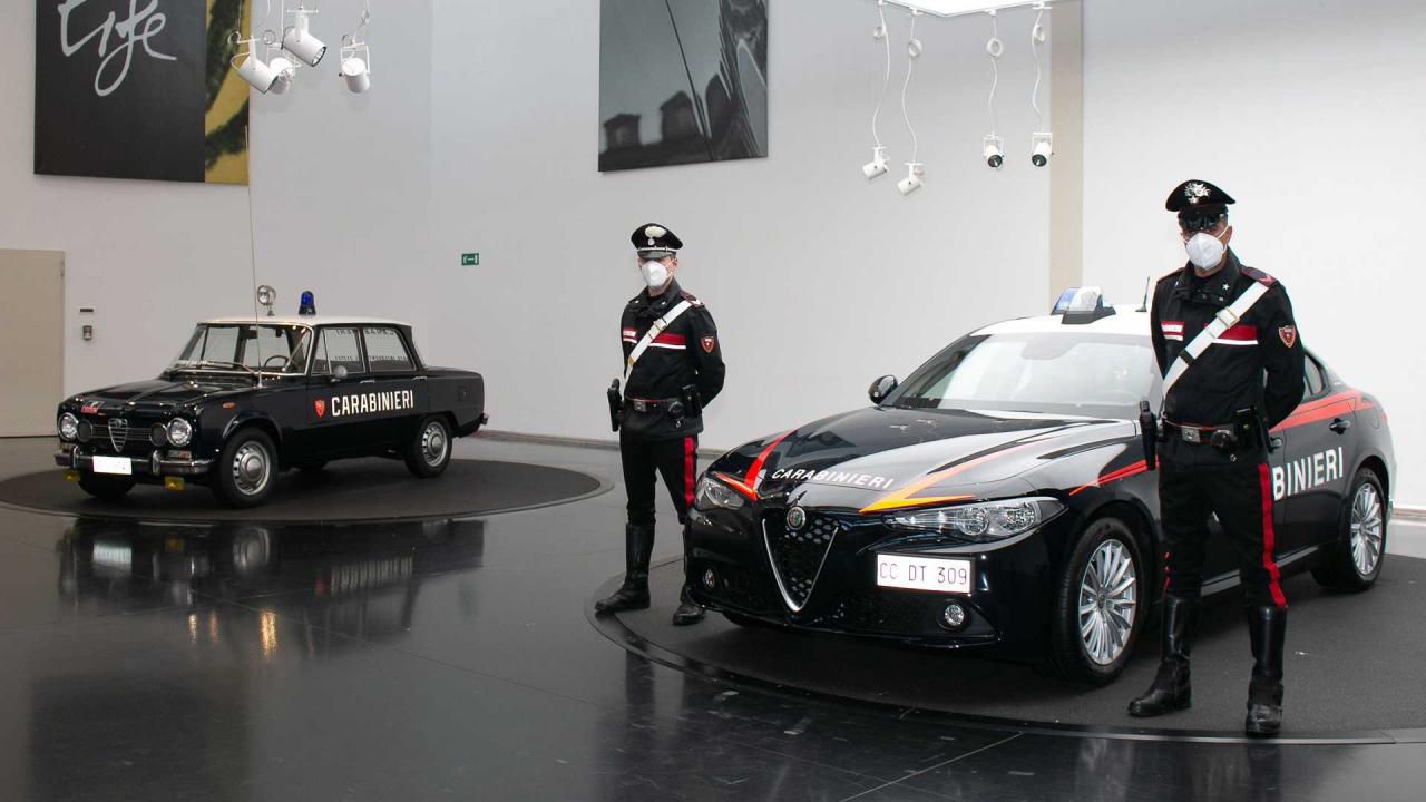 135153710_alfa-romeo-giulia-per-l-arma-dei-carabinieri(4).thumb.jpg.5092485110b34a1f7b85ef597a2f20a2.jpg