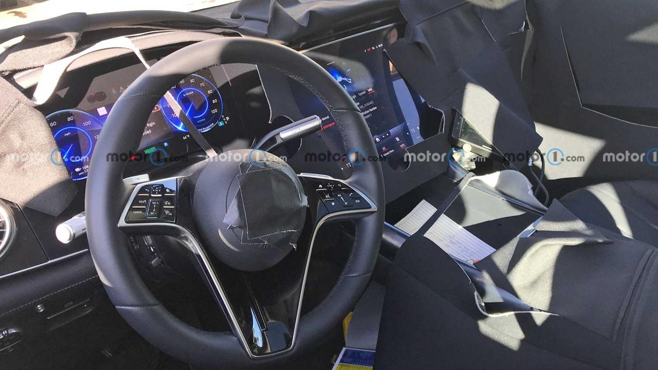 mercedes-benz-eqs-suv-interior-spy-photo (1).jpg
