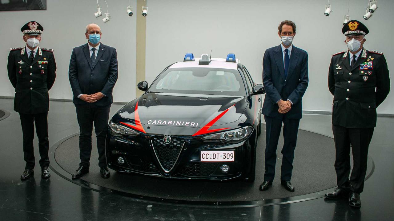 1486217954_alfa-romeo-giulia-per-l-arma-dei-carabinieri(2).thumb.jpg.e7fa8e9e58012f59a57f9e9b02d40734.jpg