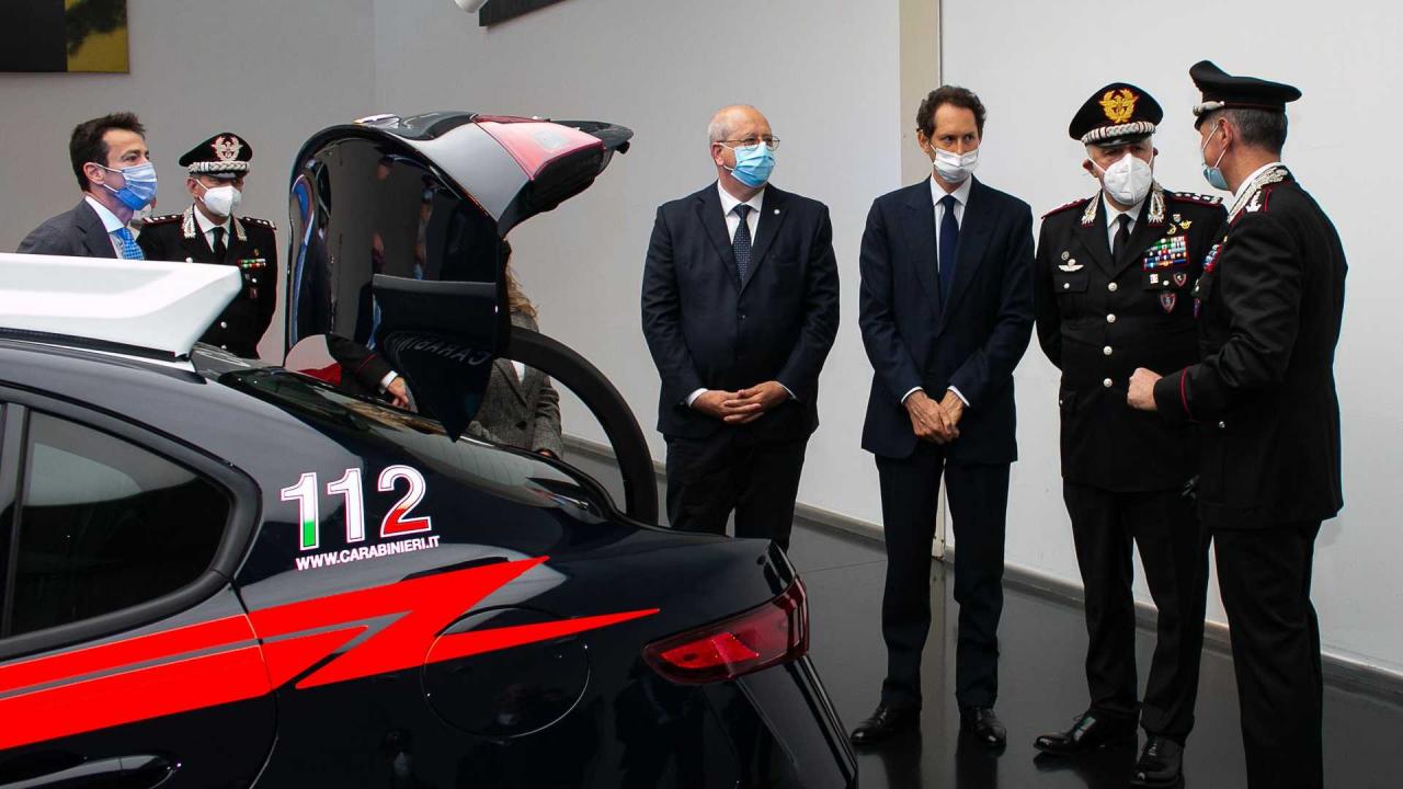1504530075_alfa-romeo-giulia-per-l-arma-dei-carabinieri(1).thumb.jpg.636fe9eb44c42b798e1d538db98a9e0a.jpg