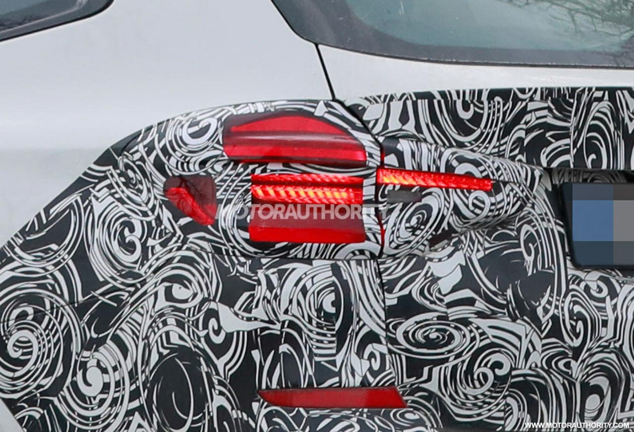 BMW X3 facelift 2022 LCI Spy (7).jpg