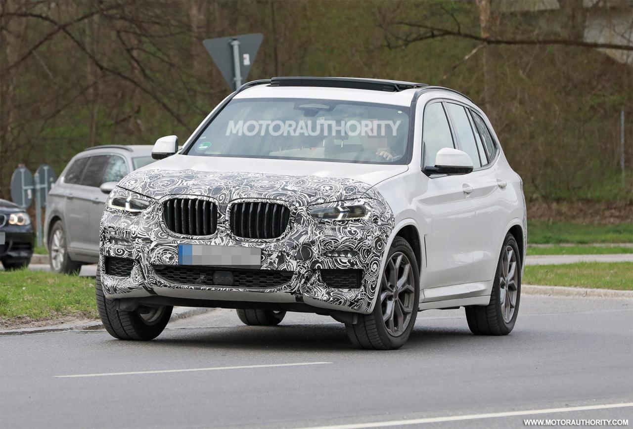 BMW X3 facelift 2022 LCI Spy.jpg