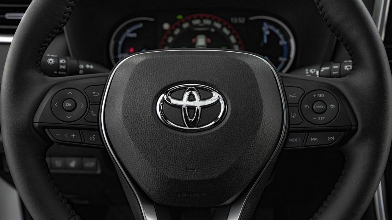 toyota rav4 2019 interni autopareri forum auto (8).jpg