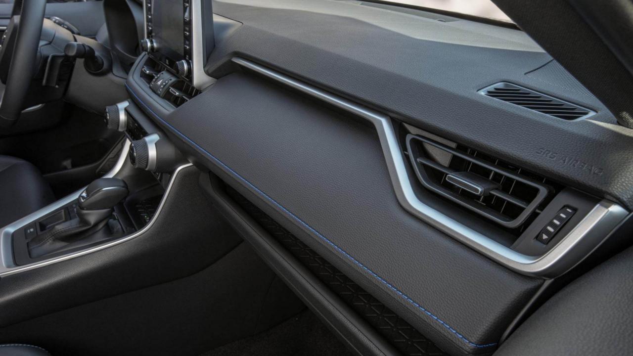 toyota rav4 2019 interni autopareri forum auto (3).jpg