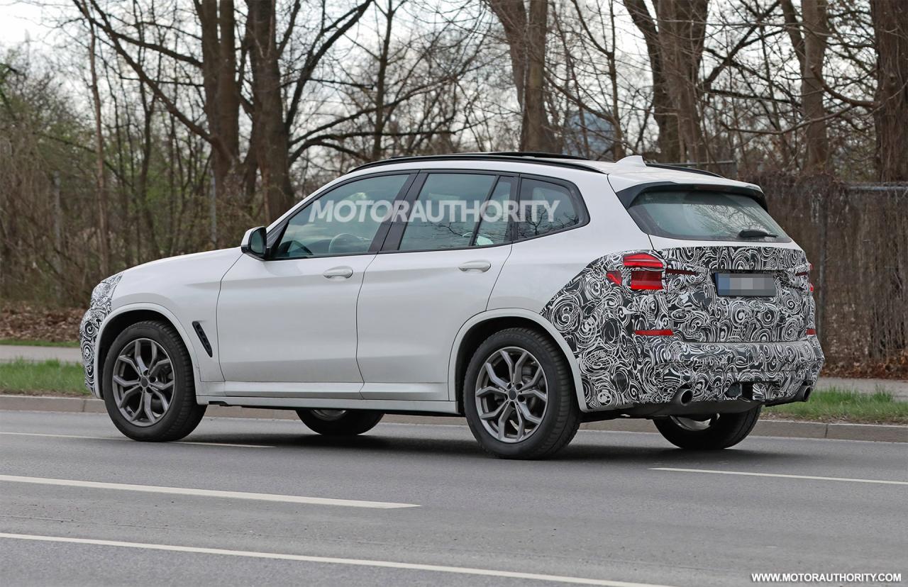 BMW X3 facelift 2022 LCI Spy (3).jpg