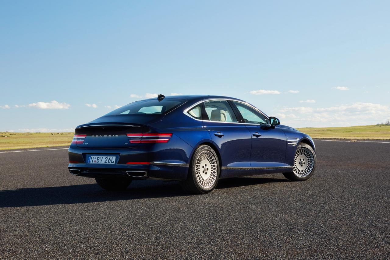 2021-genesis-g80-2.jpg