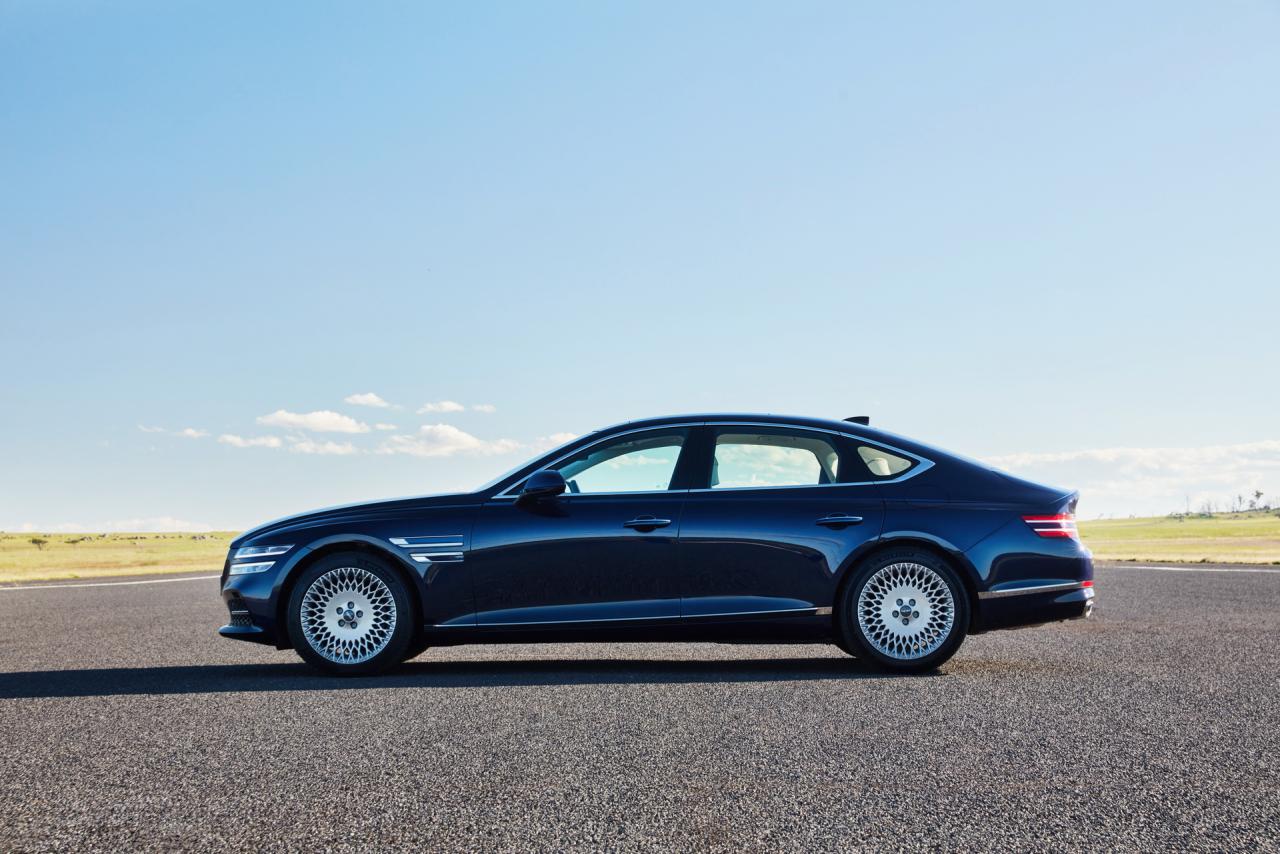 2021-genesis-g80-3.jpg