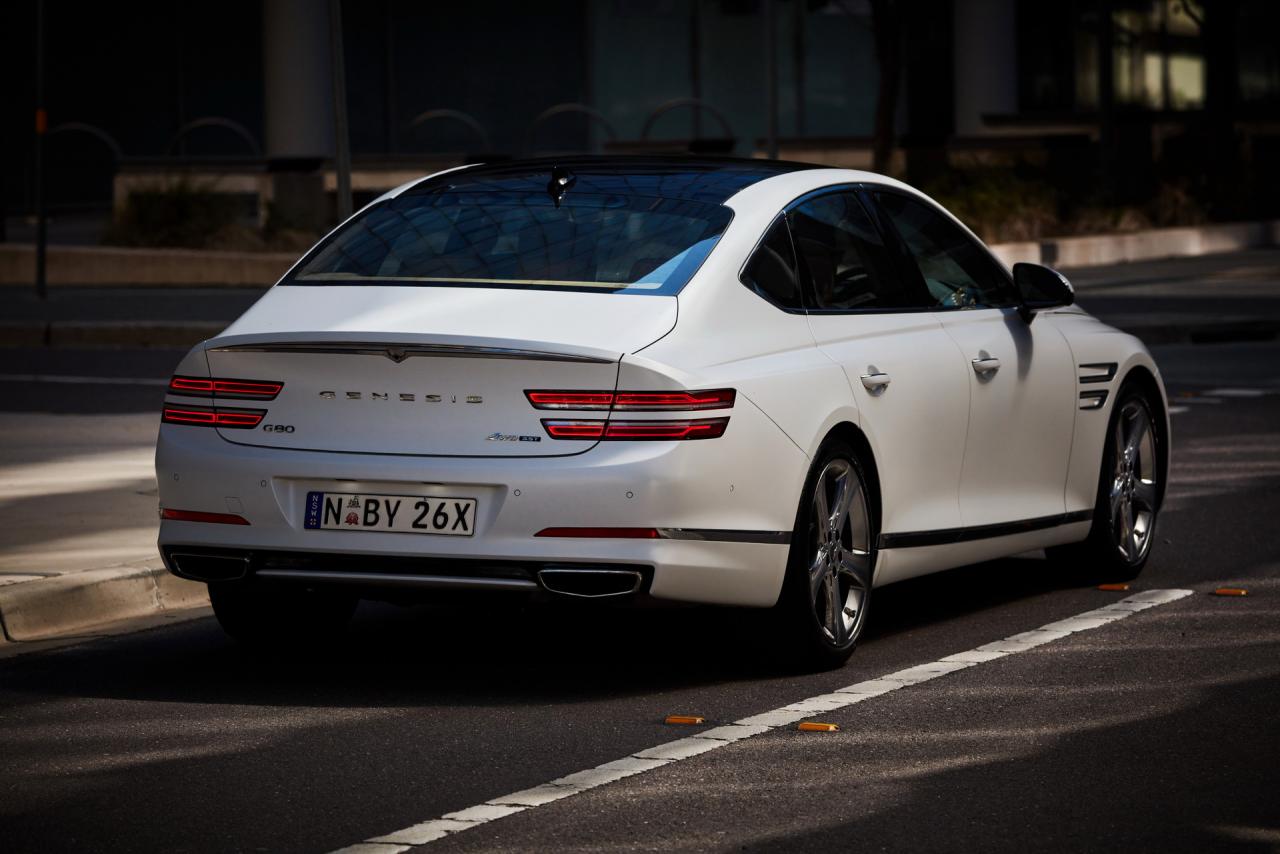 2021-genesis-g80-75.jpg