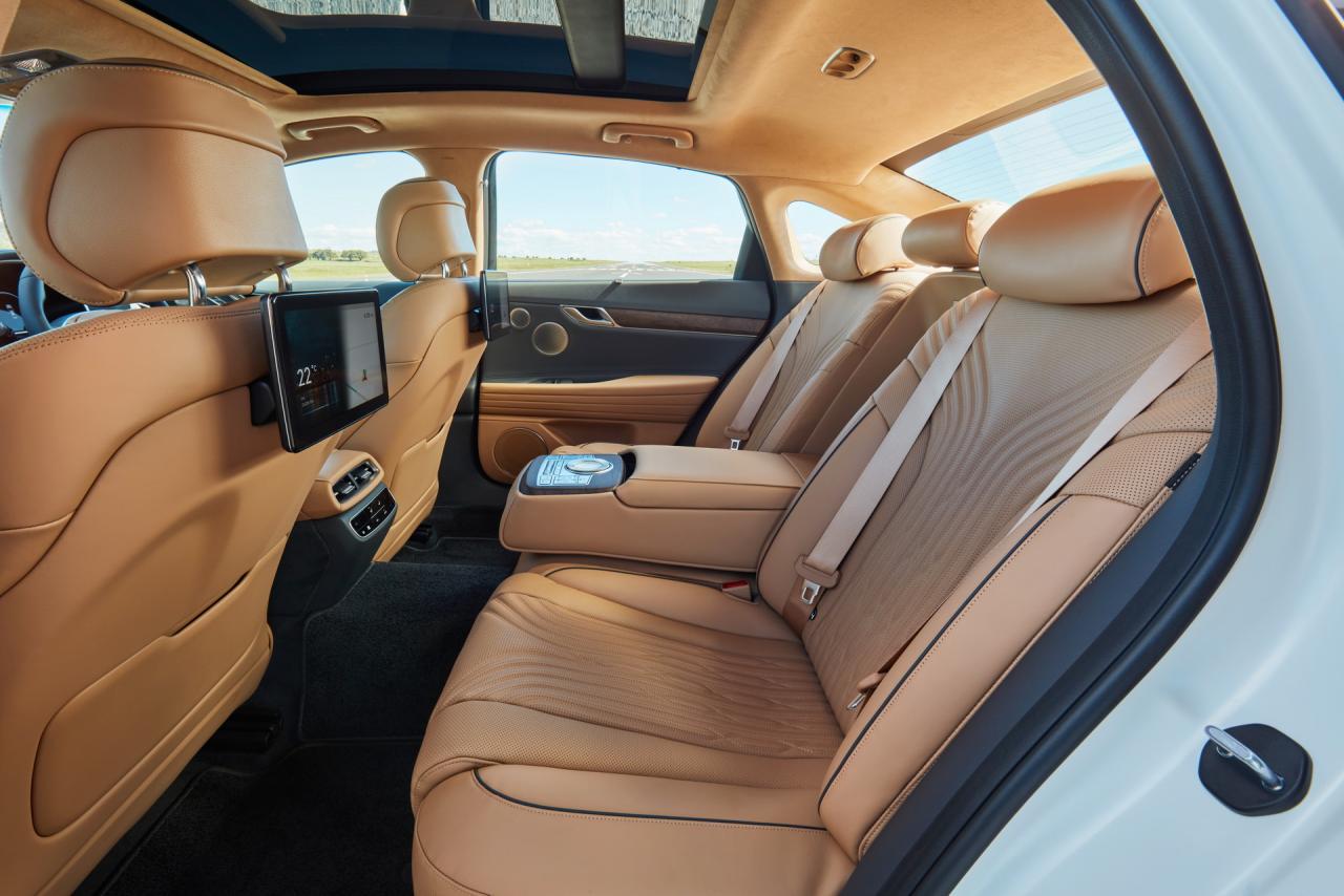 2021-genesis-g80-93.jpg