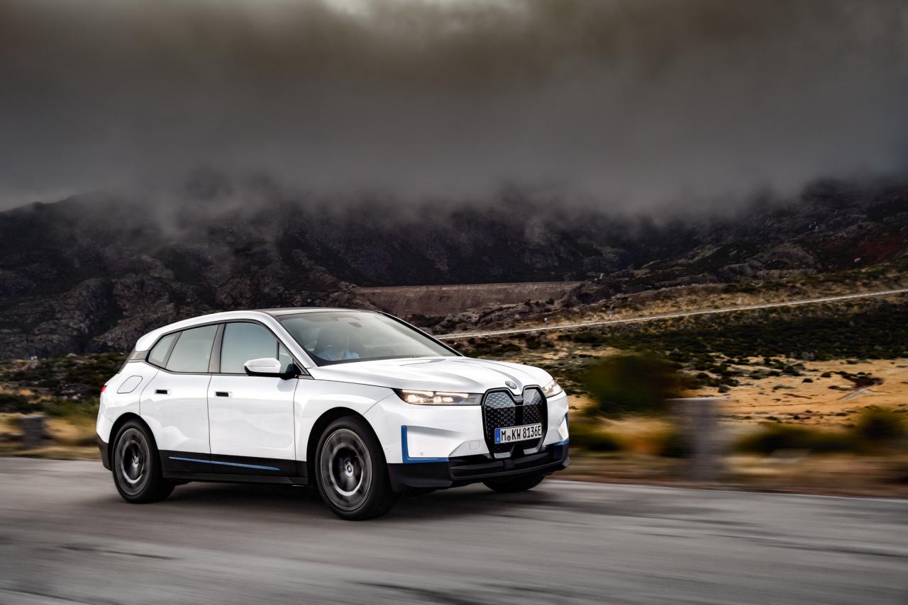 2022-BMW-iX-32.jpg