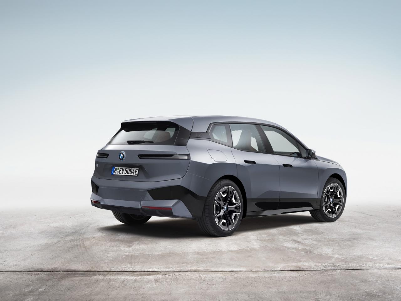 2022-BMW-iX-64.jpg