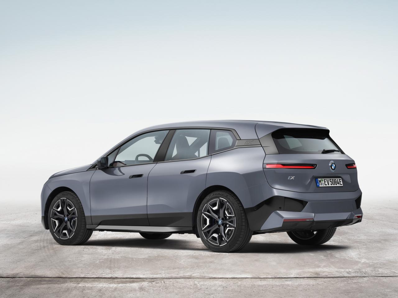 2022-BMW-iX-66.jpg