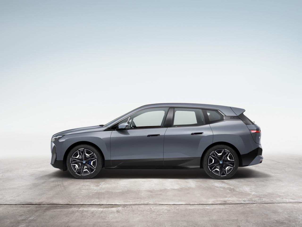 2022-BMW-iX-71.jpg