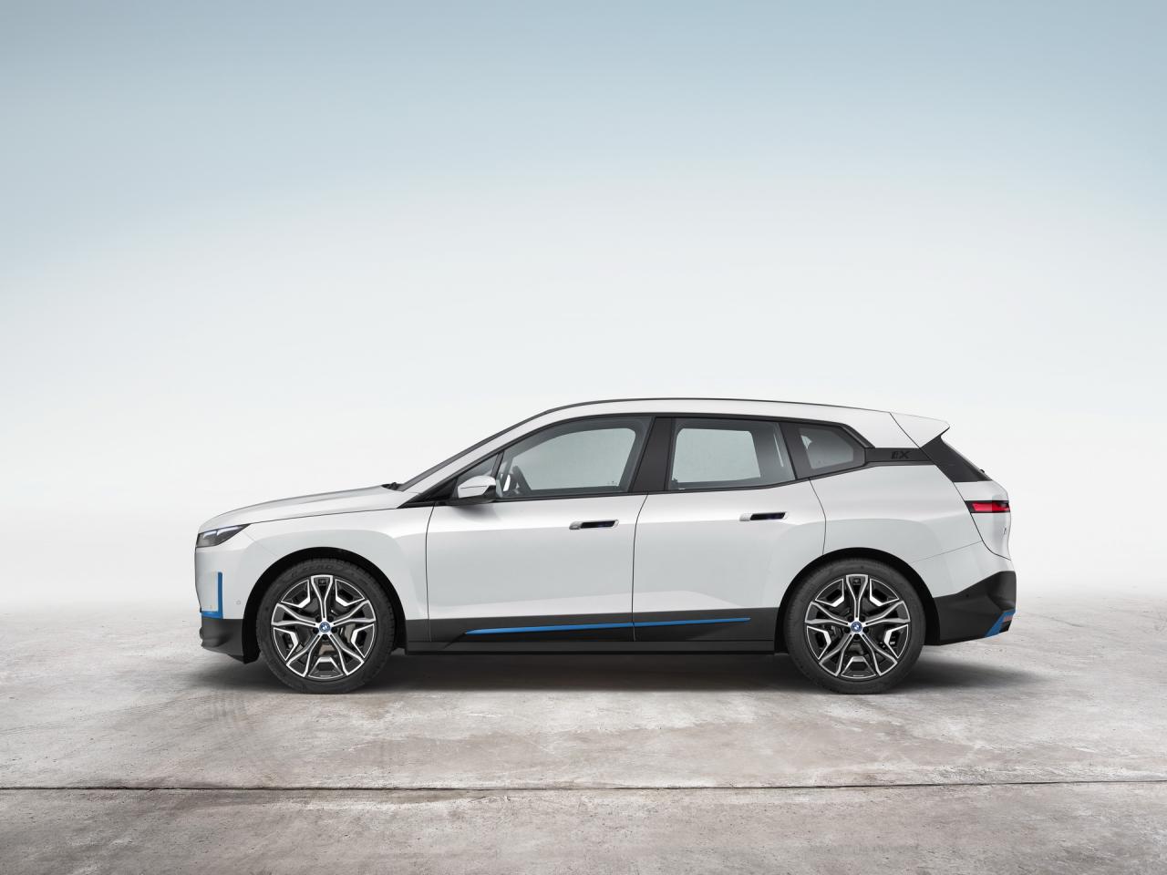 2022-BMW-iX-78.jpg
