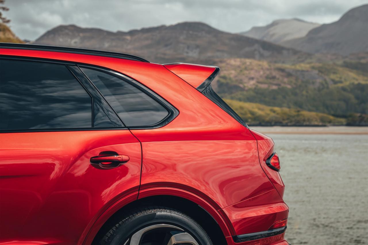 2022-Bentley-Bentayga-S-14.jpg