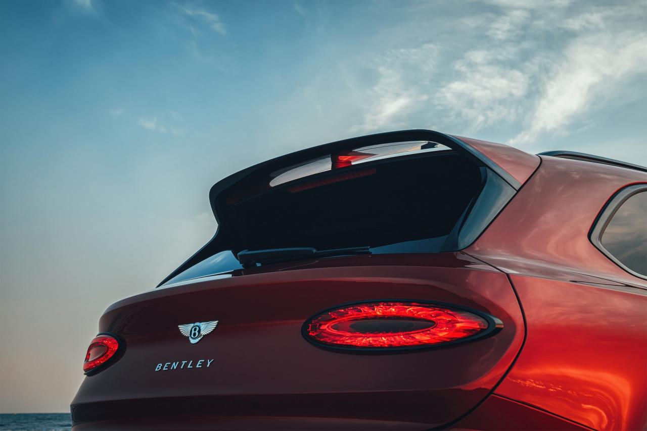 2022-Bentley-Bentayga-S-15.jpg
