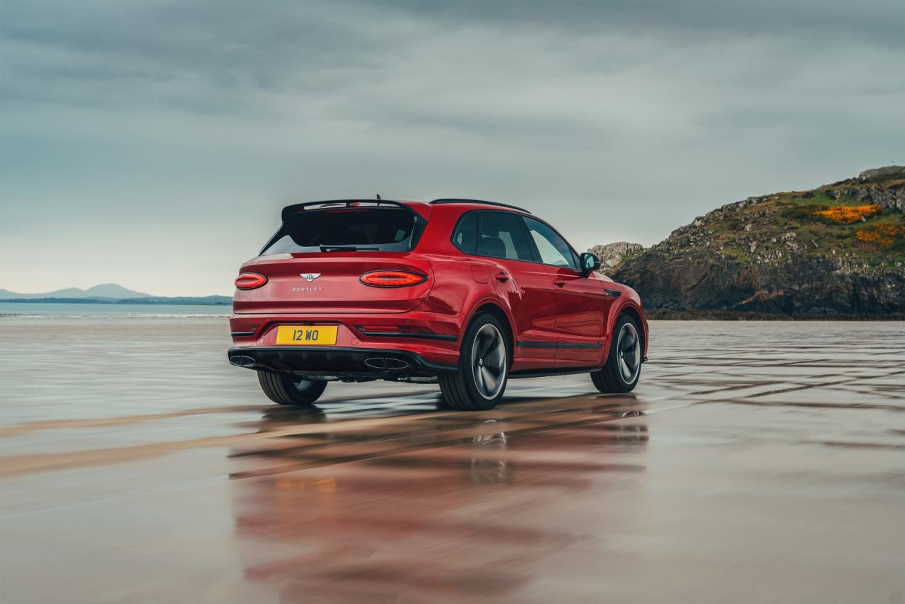 2022-Bentley-Bentayga-S-4.jpg