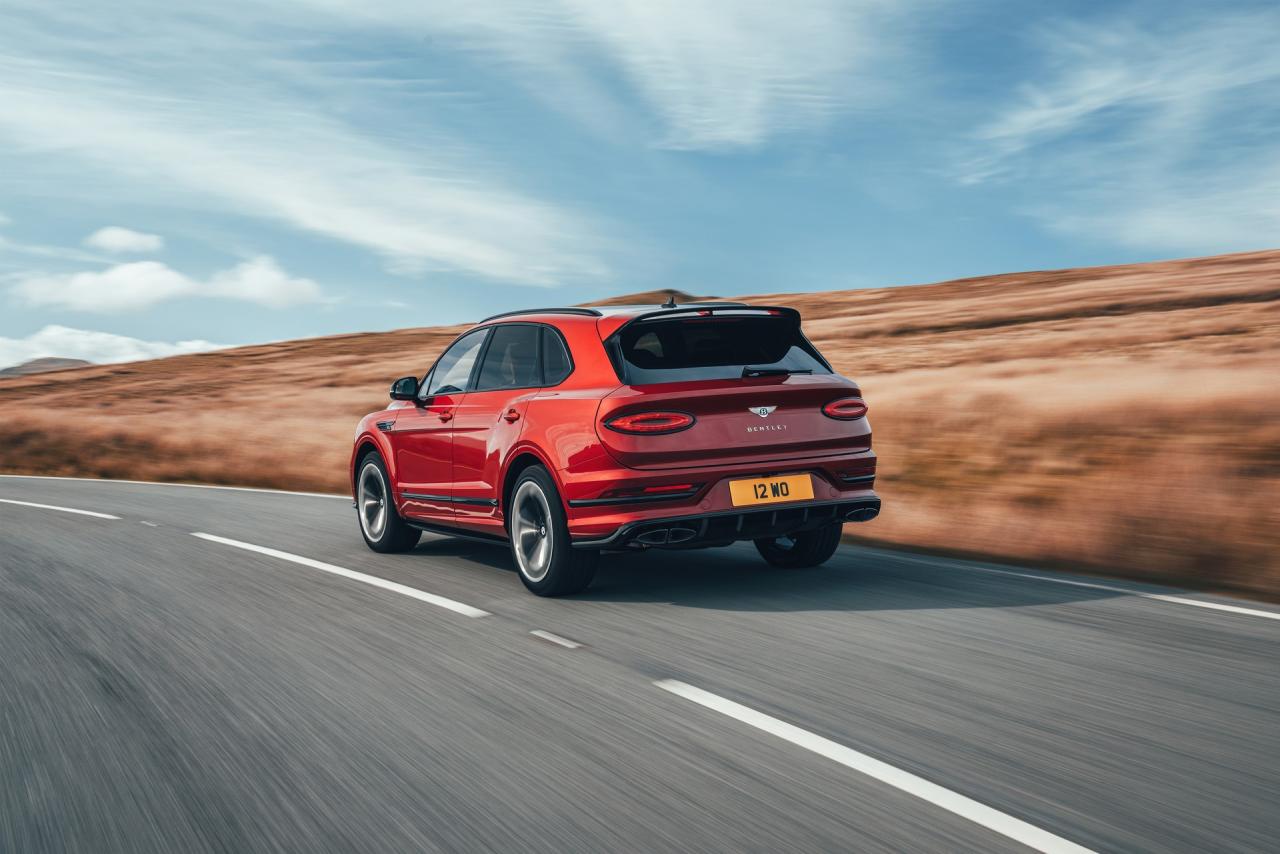 2022-Bentley-Bentayga-S-7.jpg