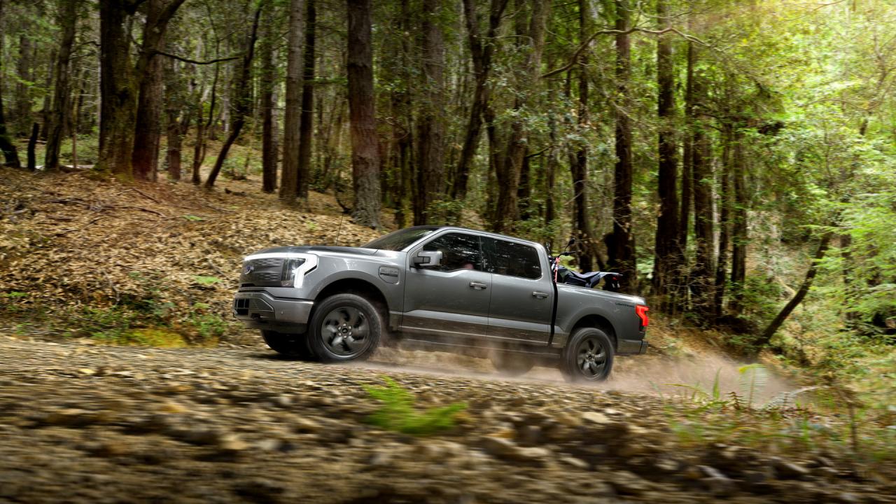 2022-Ford-F-150-Lightning-02.jpg