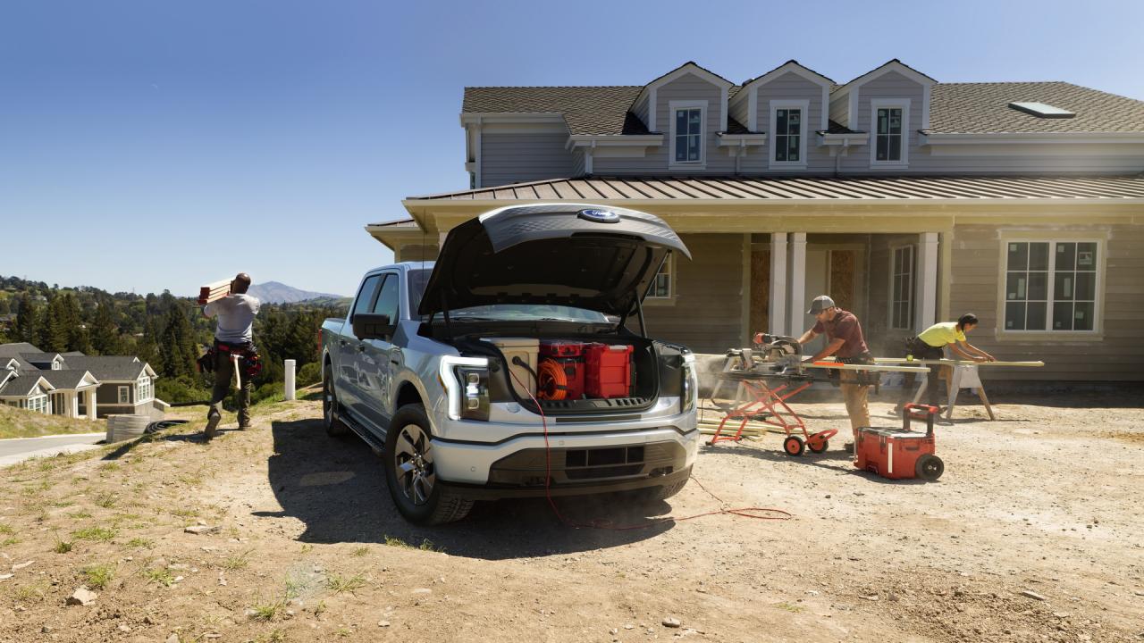 2022-Ford-F-150-Lightning-08.jpg
